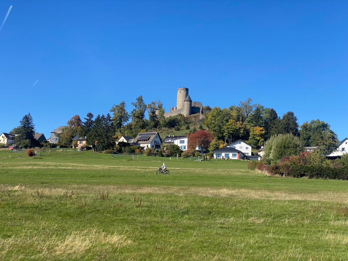 Gaestehaus Beim Metzger / Doettingen Am Nuerburgring Dottingen  Esterno foto